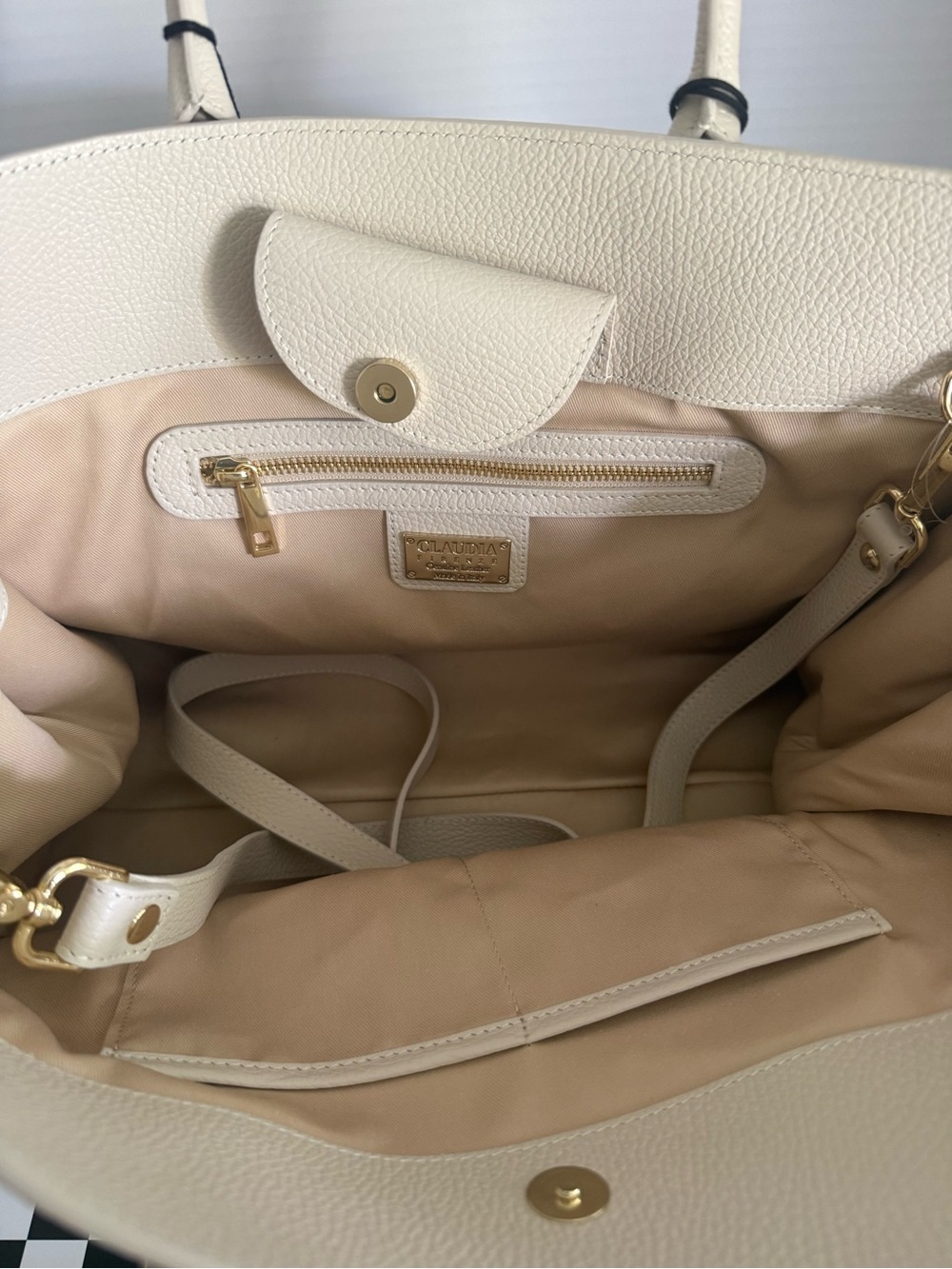 Claudia Firenze Cream Leather Shoulder Bag - Picture 3 of 6